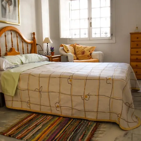 2-bedroom In 1 Minute Walk To The Beach Apartamento